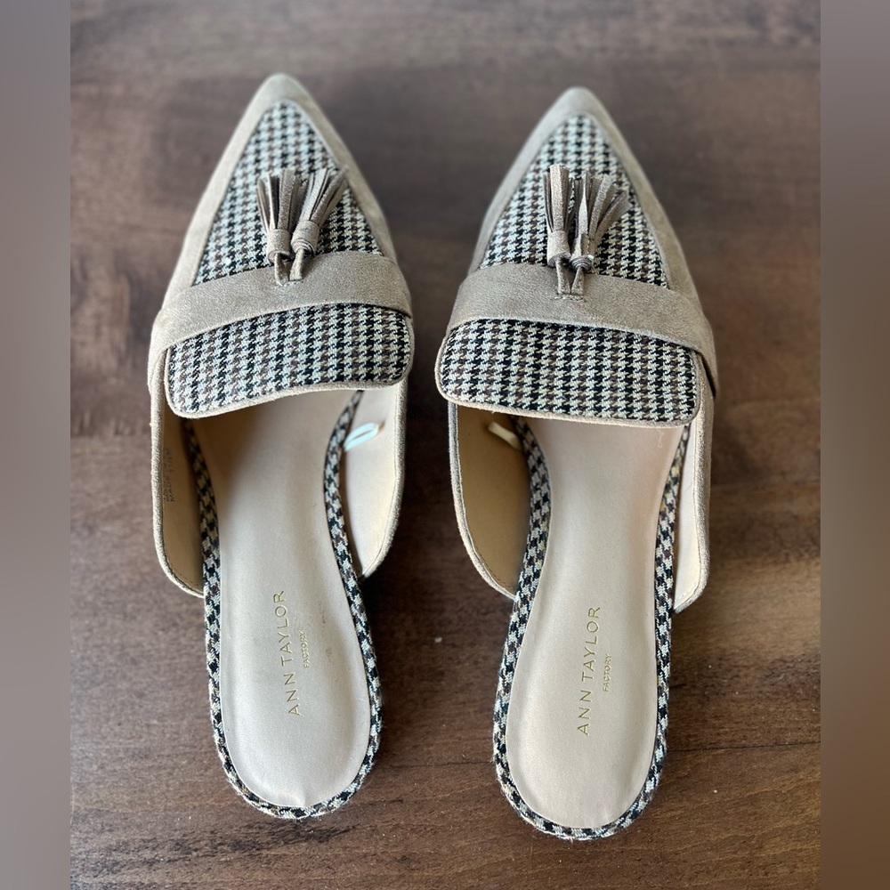 Ann Taylor Shoes Womens 7.5 M Mules Plaid Tan Brwn Tassel Slip on Career Comfort - Picture 6 of 7